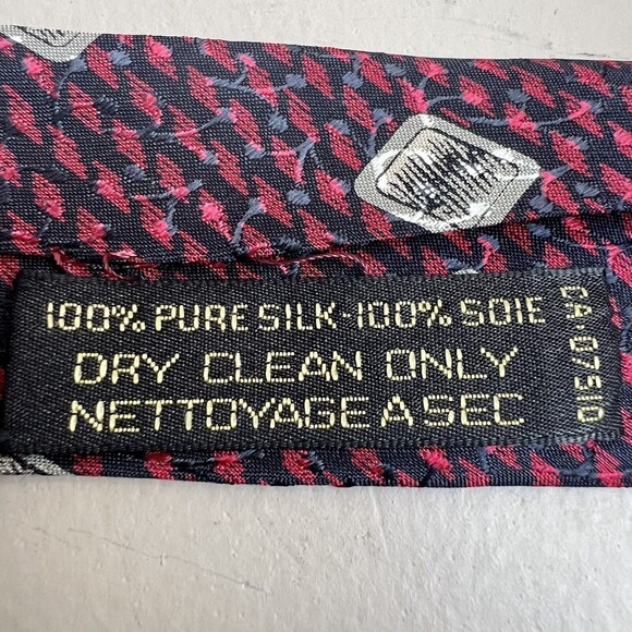Giorgio Armani Cravatte Red & Black 100% Silk Italian Tie w/ Geometric Accents - Picture 6 of 13